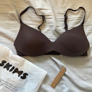 Skims Wireless Form Push Up Bra